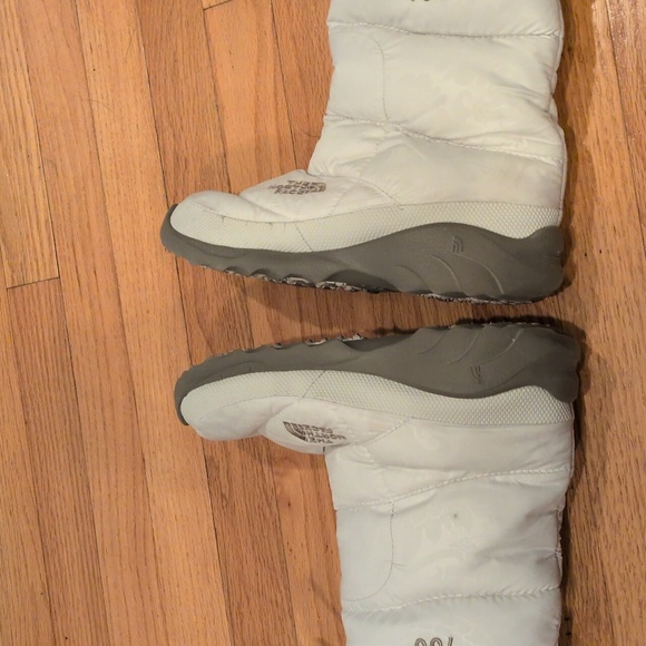 The North Face 700 Women's Nuptse Apres Booties Goose Down Insulated - Picture 13 of 14